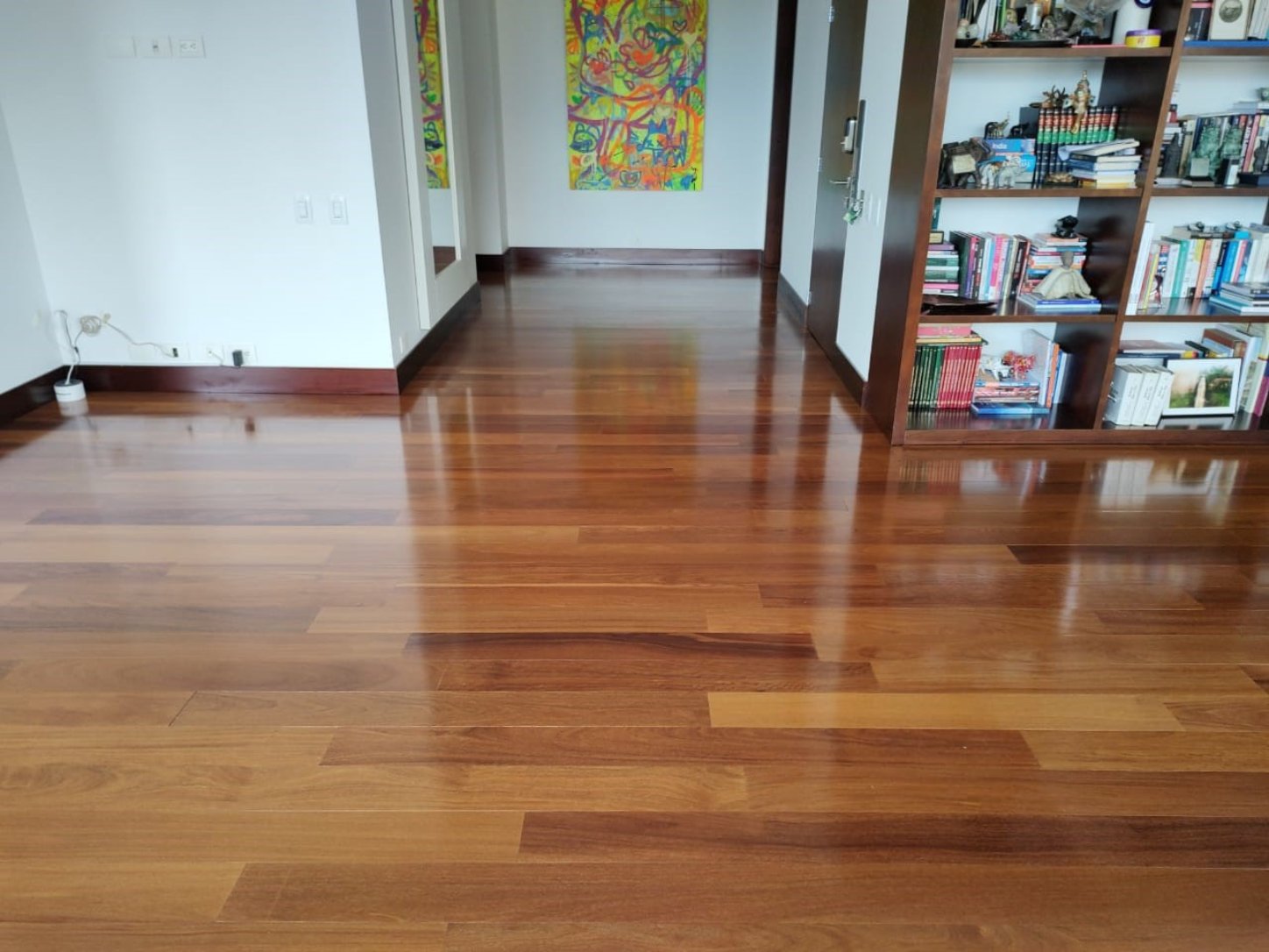 instalacion de piso de madera maciza granadillo en apartamento